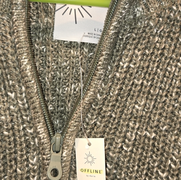 NWT AE SWEATER - Picture 2 of 2